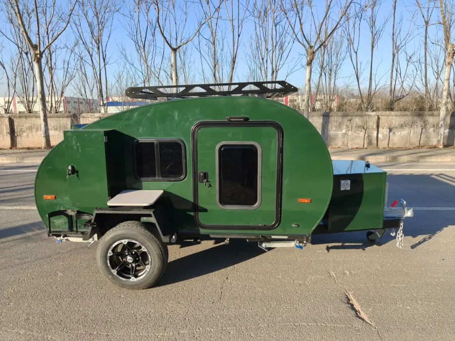 Breath Plus in dark green, side profile with roof rack, fold-out side table and front toolbox