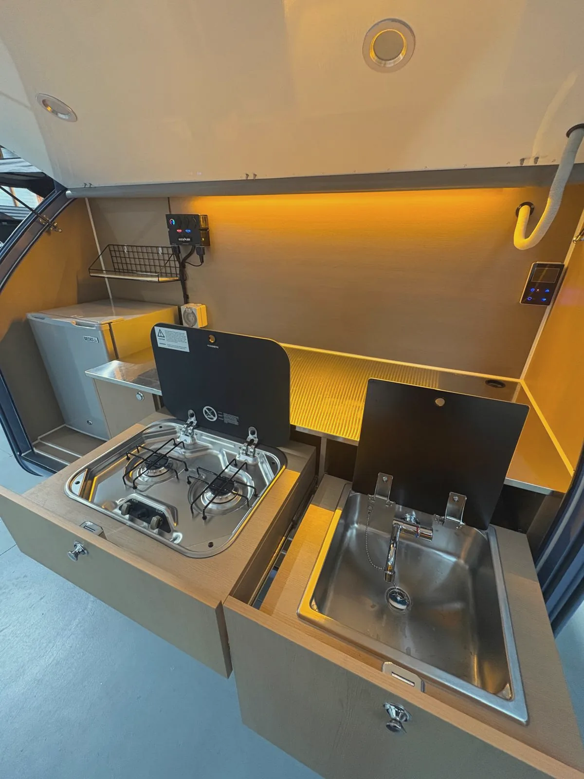 Rear kitchen: double gas stove and sink on slide-out drawers
