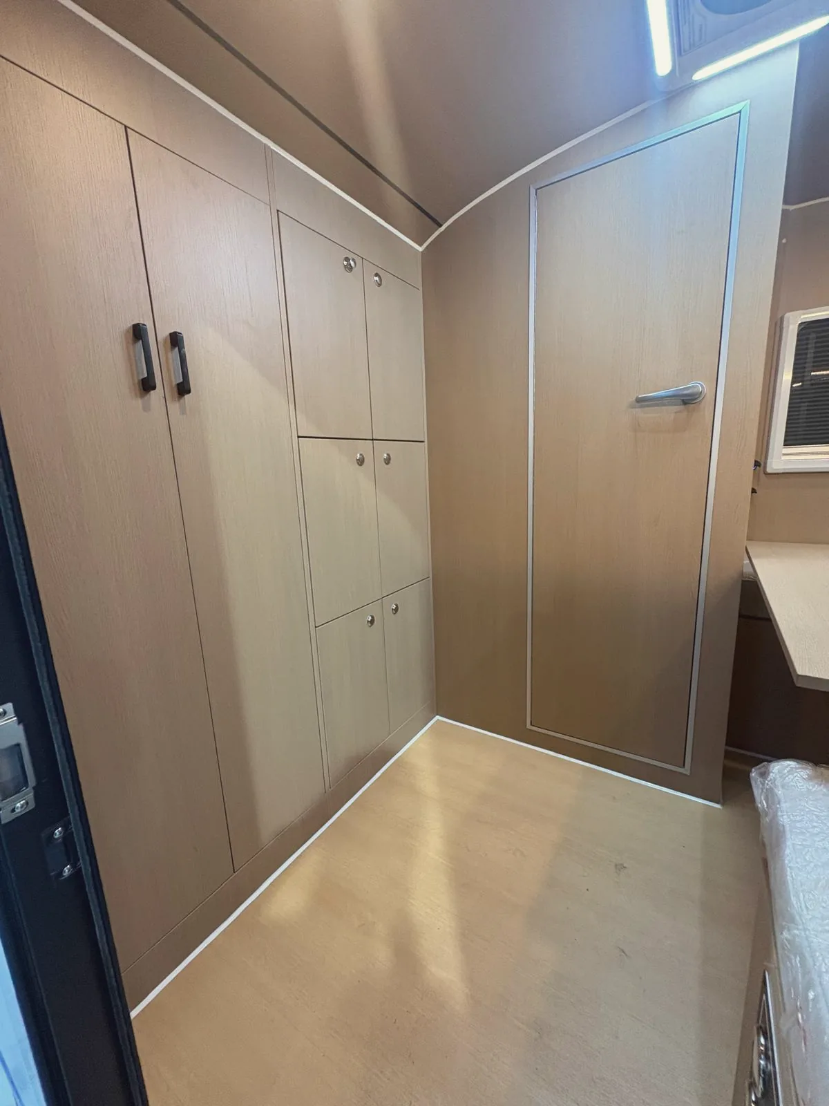 Full-height wardrobe and cupboards