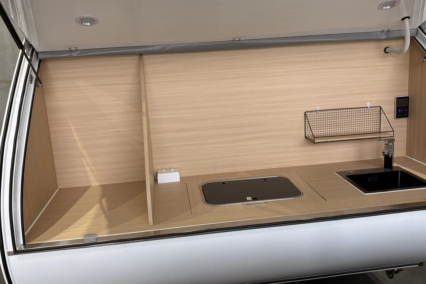 Breath Max rear bench seen from the side