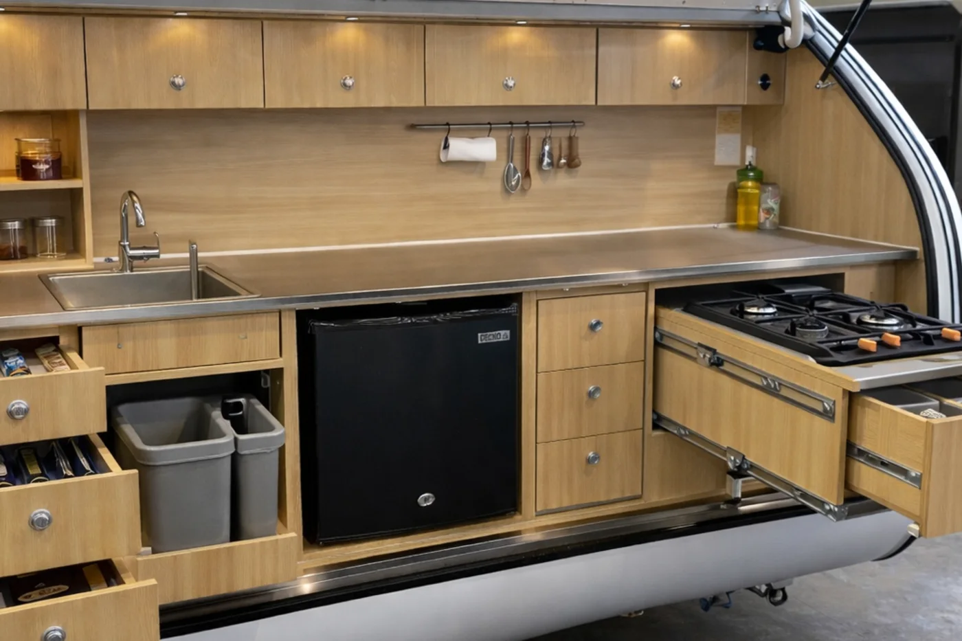 Breath Max kitchen drawers and stainless benchtop