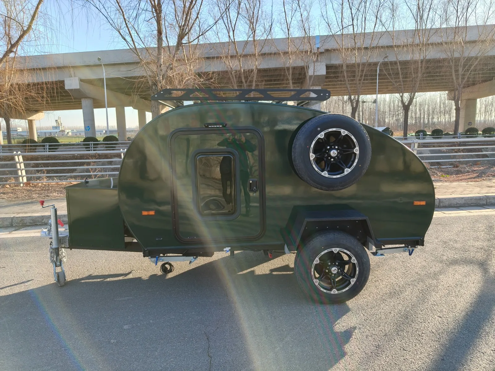 Breath Plus dark green side road