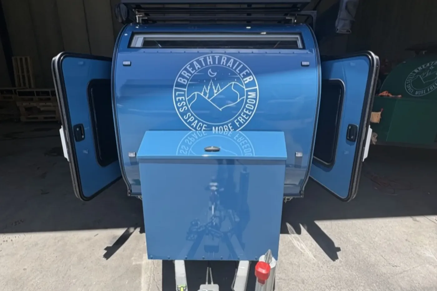 Breath Ultra rear storage box and galley